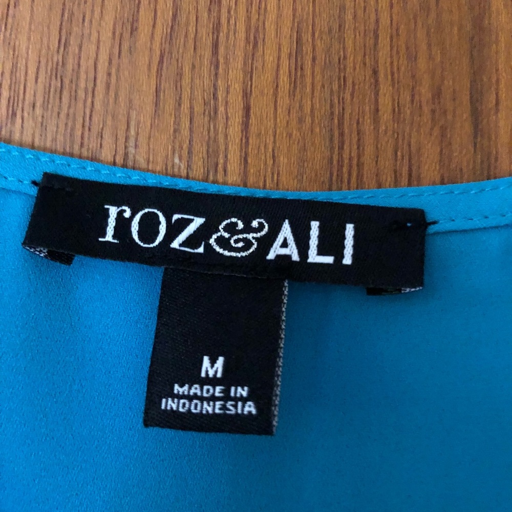 Blouse - Picture 2 of 3